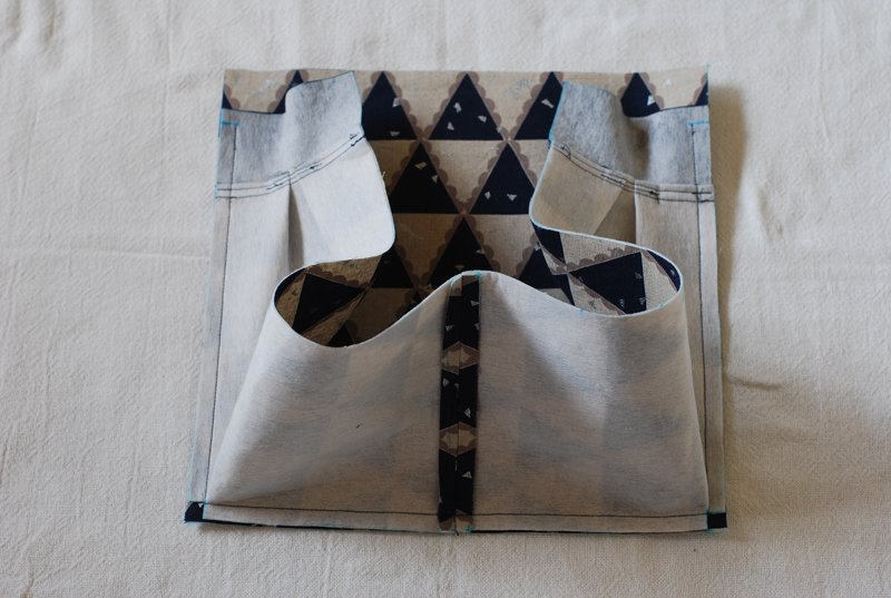 サイズのクリアファイルがぴったり入る マチつきスクエアバッグの作り方 Kokka Fabric Com