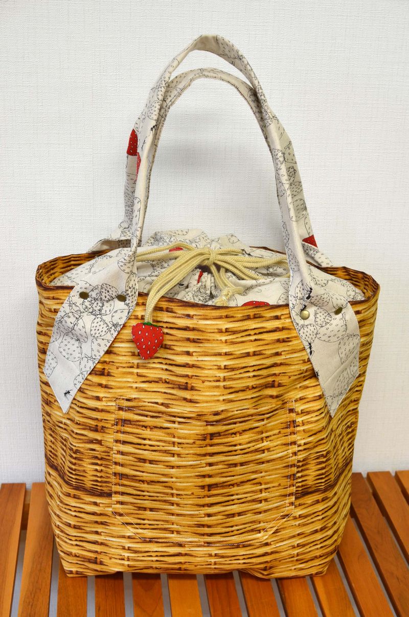 コッカファブリック かご柄のバッグ