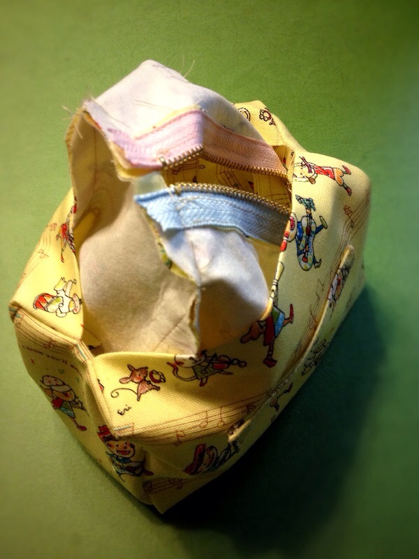 15.裏地を表に返し、表地を中に入れる