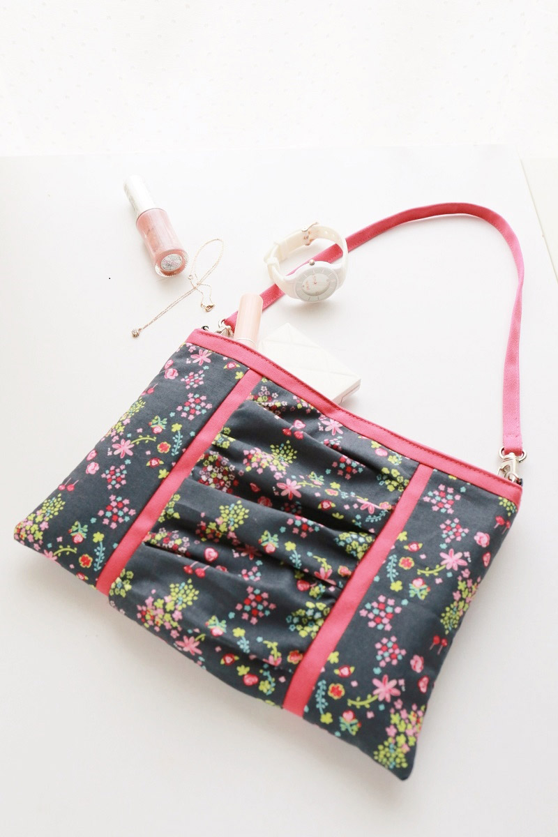 cs124_shoulder_gather_pouch